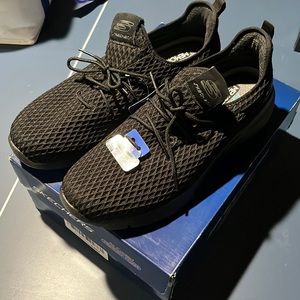 NEW Sketcher men sneakers